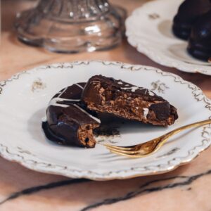 alfajor-negro-dulce-leche-bristol-cafe